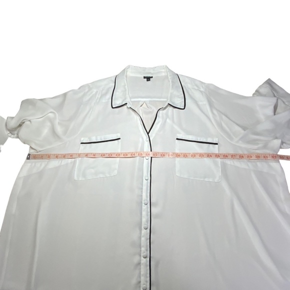 TORRID Roll Tab Short Sleeve Blouse with Contrasting Black Piping Easy Care Poly - Picture 6 of 12